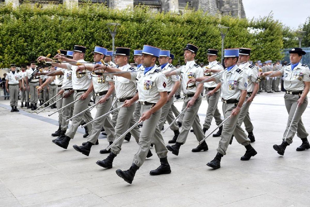 les-coles-militaires-de-bourges-ont-fait-leur-rentr-e-par-une-prise-d
