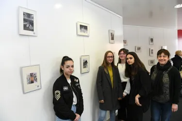 L'exposition de photos des élèves du collège Anne-de-Beaujeu, écourtée à la médiathèque de Moulins