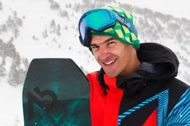 Yannick Boudjelal, licencié au Ski club briviste, suit la compétition de son canapé