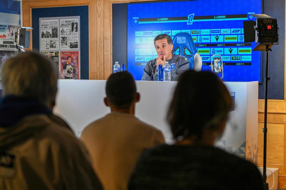 "Faire ce qu'il faut pour rester en Ligue 1" : revivez la conférence de presse avant Angers-AJA