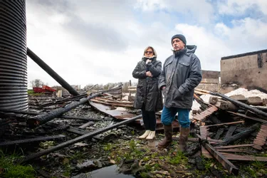 Quatre mois après l'incendie de la grange à Jaleyrac (Cantal), la famille Charbonnel « s’est battue pour conserver la ferme »