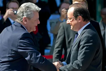 François Hollande et Joachim Gauck en visite historique à Oradour-sur-Glane mercredi
