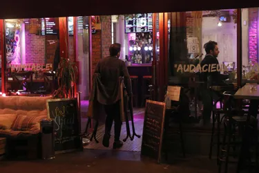 Fermeture des bars à Paris et sa petite couronne : un choc économique de plus
