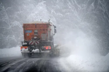 De nouvelles restrictions de circulation dans le Cantal à cause de la neige et des pluies verglaçantes