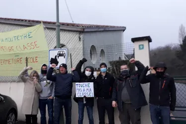Les parents d'élèves de Chanat-la-Mouteyre (Puy-de-Dôme) se mobilisent contre une fermeture de classe