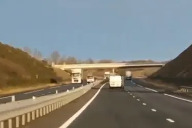 L'impressionnante vidéo d'une camionnette folle sur l'A20 en direction de Brive (Corrèze)