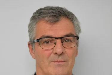 Jacques Gilibert, maire sortant, brigue un nouveau mandat à Charroux (Allier)