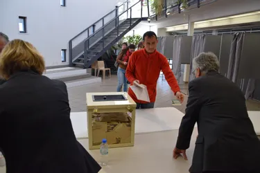A Volvic (Puy-de-Dôme), trois candidats seront en lice au second tour des élections municipales