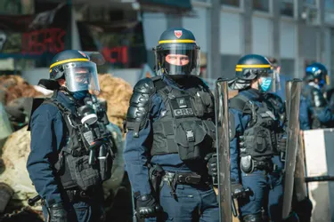 La militarisation du maintien de l’ordre en France : vers une dérive autoritaire ?
