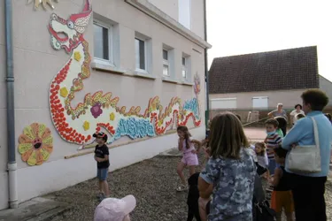 Un dragon géant à l’école maternelle