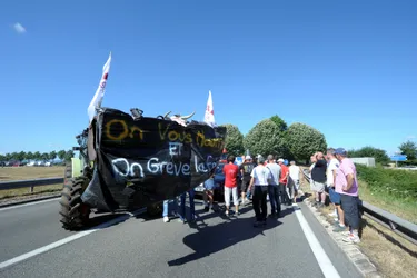 Manifestation des agriculteurs à La Croisière : levée des barrages, la circulation est fluide sur l'A20