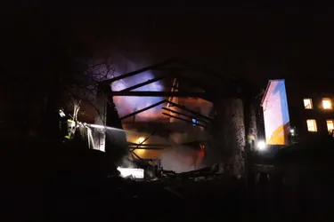 Un bâtiment communal détruit par les flammes à Chadron (Haute-Loire)