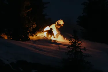Un skieur en feu pour alerter sur les conséquences du réchauffement climatique : Rêve consumé, le nouveau film du réalisateur Hugo Manhes