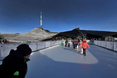 La patinoire au sommet du puy de Dôme revient pour les vacances d'hiver