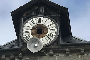 Le cadran de l’horloge de l’église victime des vents violents