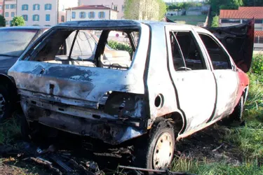 Un homme condamné pour avoir brûlé les voitures de son ex-compagne et de la mère de celle-ci