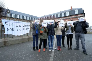 Charlie Hebdo : réaction de tous les élèves du lycée Pierre-Bourdan à Guéret