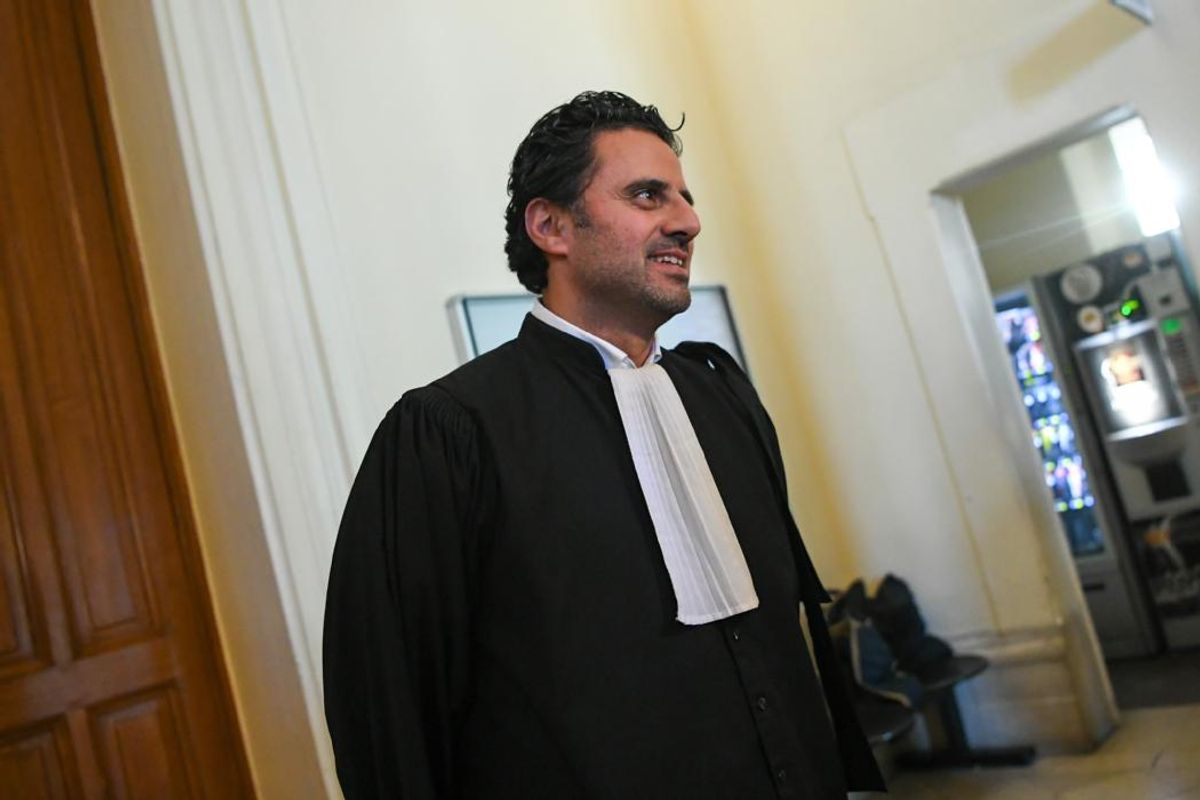 La maire d'Avallon Jamilah Habsaoui reste en prison quand l'un de ses frères a été libéré