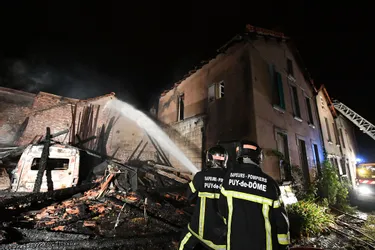 Un bâtiment détruit par un incendie à Saint-Éloy-les-Mines (Puy-de-Dôme)