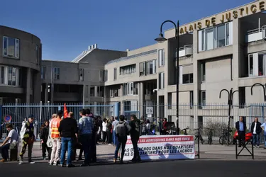 Procès des membres du Bastion social : des anti extrême droite devant le tribunal de Clermont-Ferrand