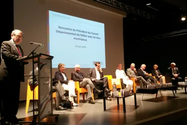 Le conseil départemental réunit les élus à Montmarault