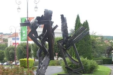 Des sculptures monumentales d'Yves Guerin à La Mouniaude