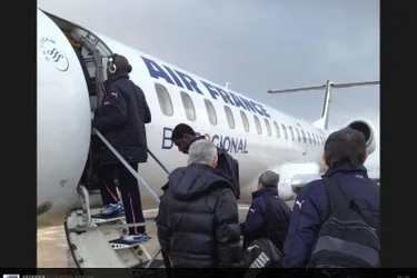 Les Girondins de Bordeaux arrivent à l'aéroport de Clermont-Ferrand