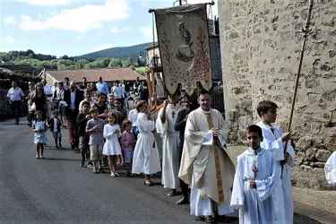 Messe et procession à la fête patronale