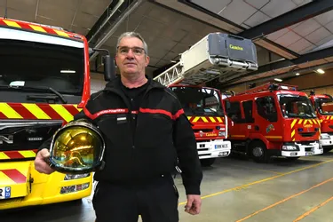 Pompier en Creuse pendant plus de trente ans, Bertrand Darlet dit « Bébert » prend sa retraite