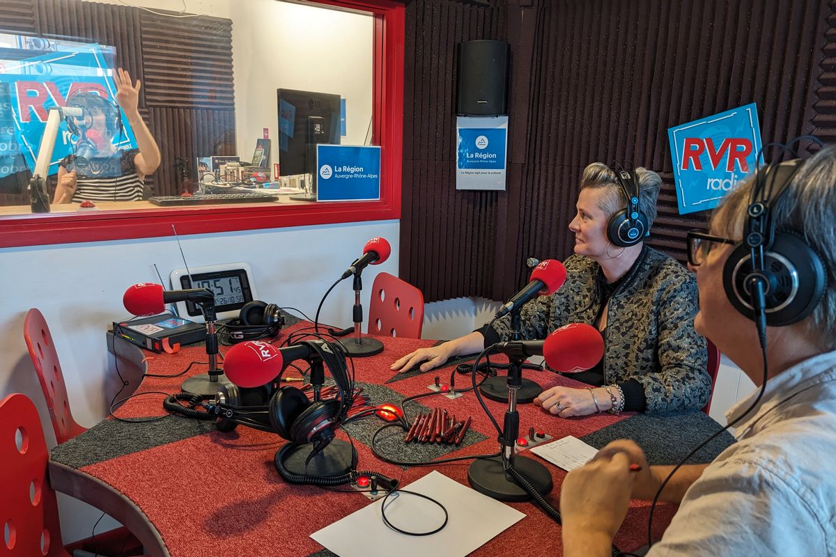 La radio RVR fête les 10 ans de son studio roannais en ouvrant ses ...