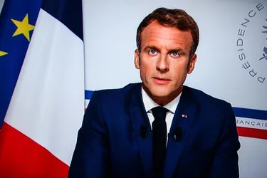 Emmanuel Macron annonce que des discussions avec les talibans ont été "entamées" sur les opérations humanitaires