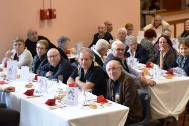 Cent convives réunis au repas des aînés