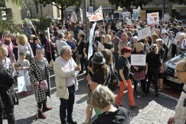 Près de 400 personnes ont manifesté le 3 juin contre la municipalisation du cinéma Rex
