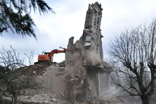 Interdit d’accès au public depuis 1998, l’édifice religieux a été démoli en moins de trois heures