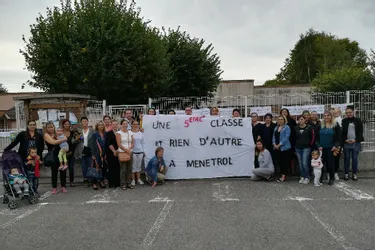 Les parents d'élèves toujours mobilisés à Ménétrol (Puy-de-Dôme) pour l'ouverture d'une 5e classe