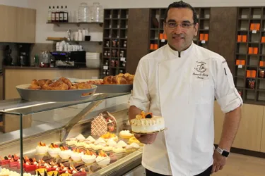 A Issoire (Puy-de-Dôme), le chocolatier Romuald Rémy vient d'ouvrir une pâtisserie