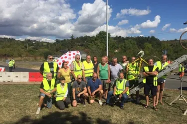 Les bénévoles d'Enval (Puy-de-Dôme) mobilisés pour le Tour de France