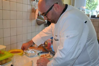 Le chef est spécialisé dans la cuisine méditerranéenne
