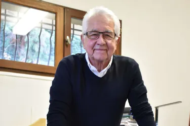 A 80 ans, Marcel Blanquet est toujours kiné - ostéo à Besse (Puy-de-Dôme)