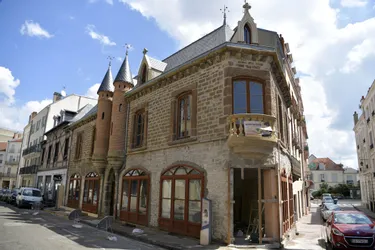Une façade désormais ouverte pour la maison natale du grand reporter Albert Londres à Vichy (Allier)