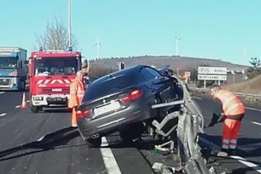 Accident spectaculaire sur l'A75 : les deux passagers indemnes