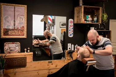 Une quinzaine de clients franchissent chaque jour la porte du seul barbier de Montluçon