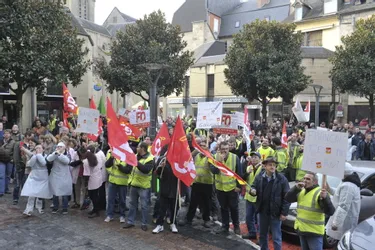 350 agents municipaux manifestent en centre ville de Brive
