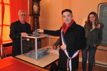 Régionales : Tony Bernard a voté à Châteldon