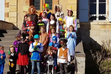 Les enfants en tenue de Carnaval