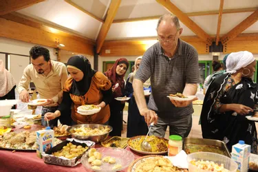 Une soirée ouverte à tous après la rupture du jeûne du ramadan à Moulins