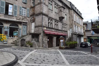 Le conseil municipal de Murat (Cantal) vient de voter une aide d’urgence de 1.000 € aux commerçants
