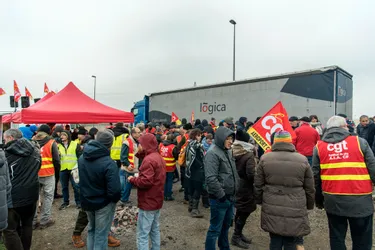 Journée de grève à Michelin devant les Gravanches à Clermont-Ferrand