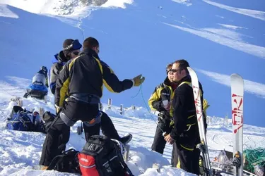 Les pisteurs préparent la saison de ski