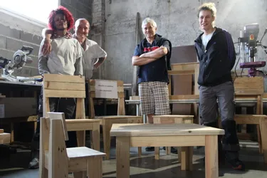Trois questions pour comprendre la fabrication de meubles en palettes lancée par Réagir 43 à Brioude
